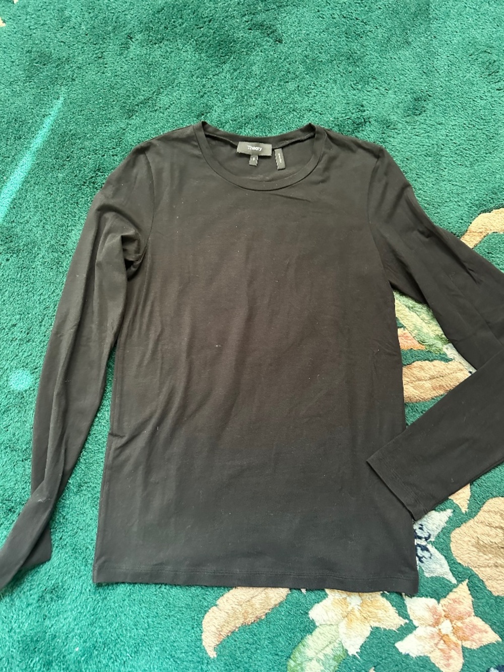 Theory fitted long sleeve tee black size small